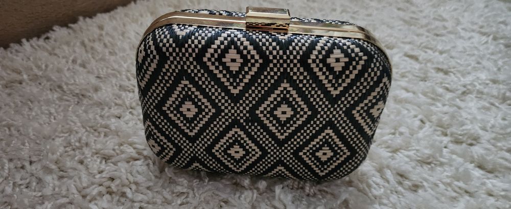 Малка чантичка черно и бежово