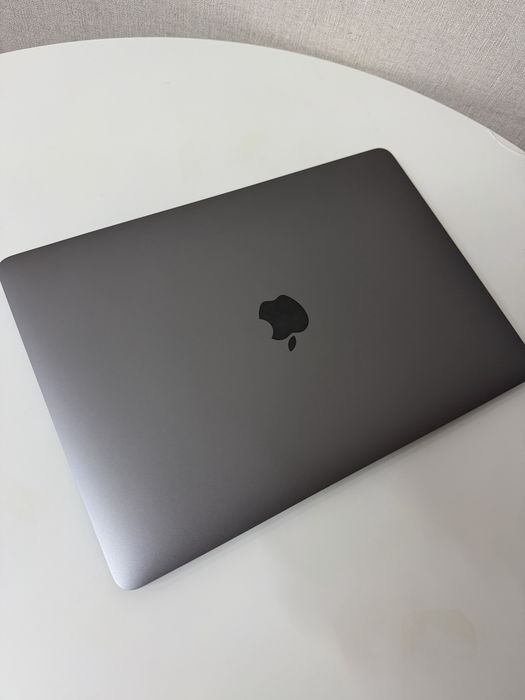 MacBook Air M1, 8 ГБ / 256 ГБ