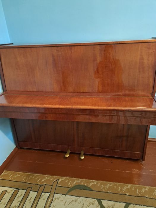 Продаётся пианино.