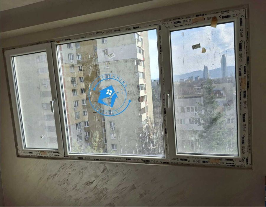 Измиване на прозорци и витрини