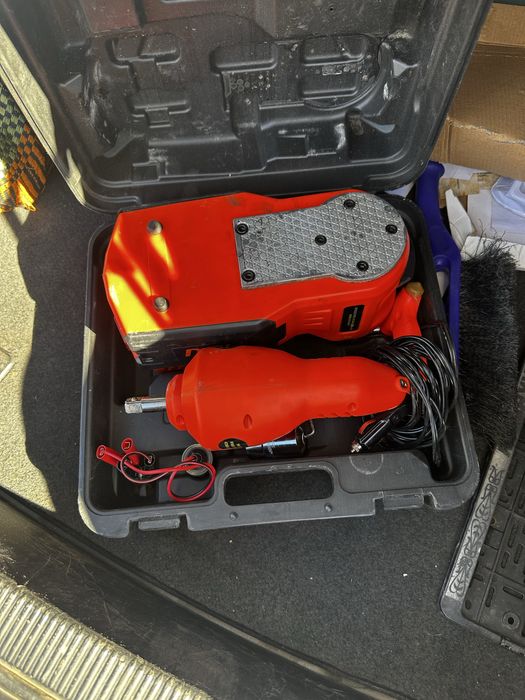 Домкрат этектрический