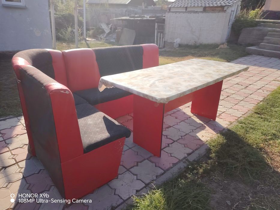 Угловой стол. Кухонный