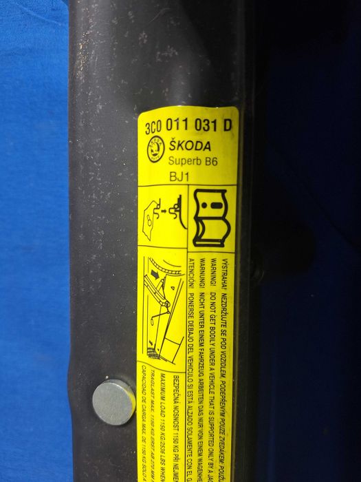 Cric AUTO OEM SKODA Super / VW Passat / Seat Toledo EXEO