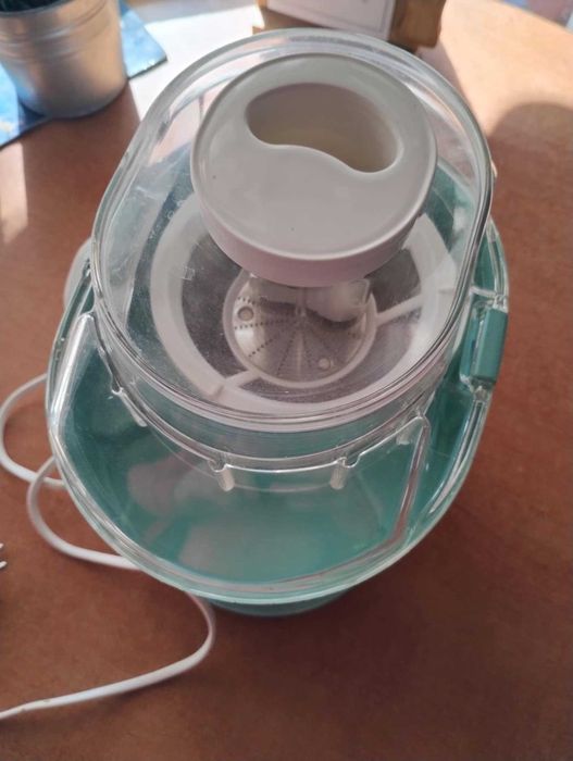 Сокоизтисквачка Delongi robo djet