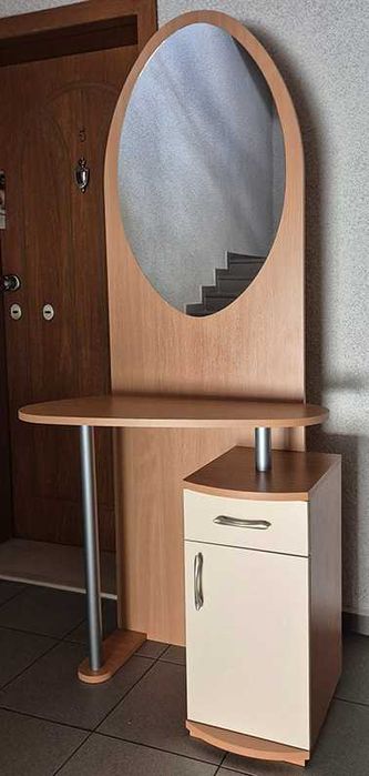 Тоалетка с огледало