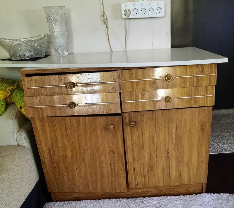 Отдам тумбочку.Бесплатно.