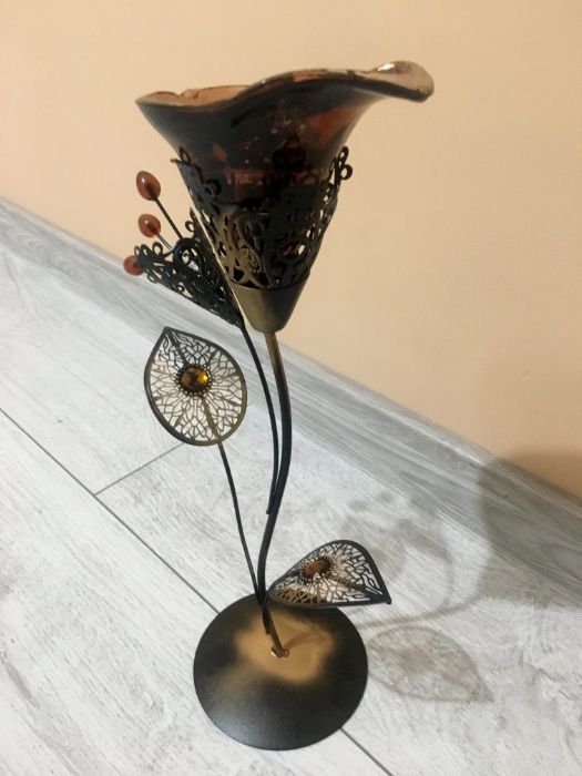 Suport lumanare deosebit