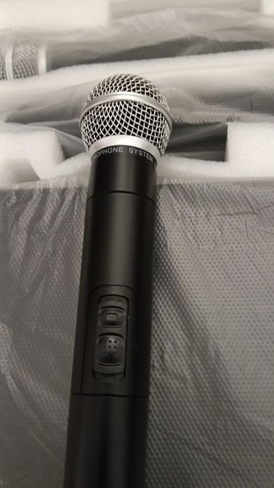 Set karaoke cu 4 microfoane wireless