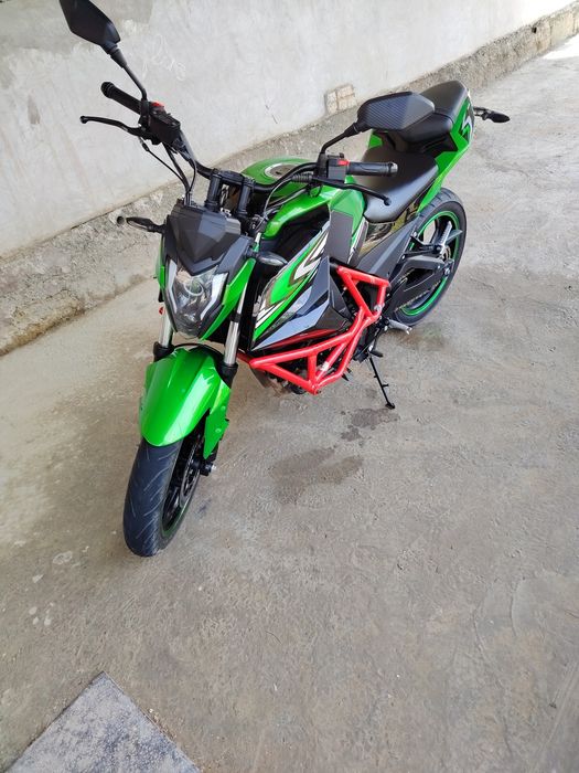 Moto strait satiladi