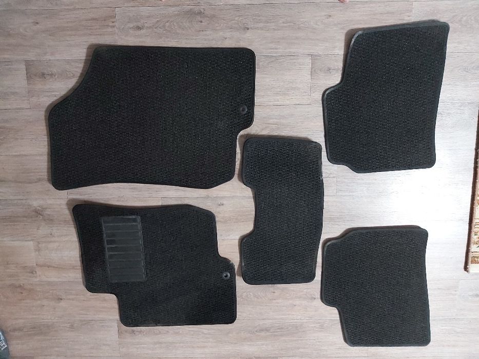 Продам коврики на хундай элантру