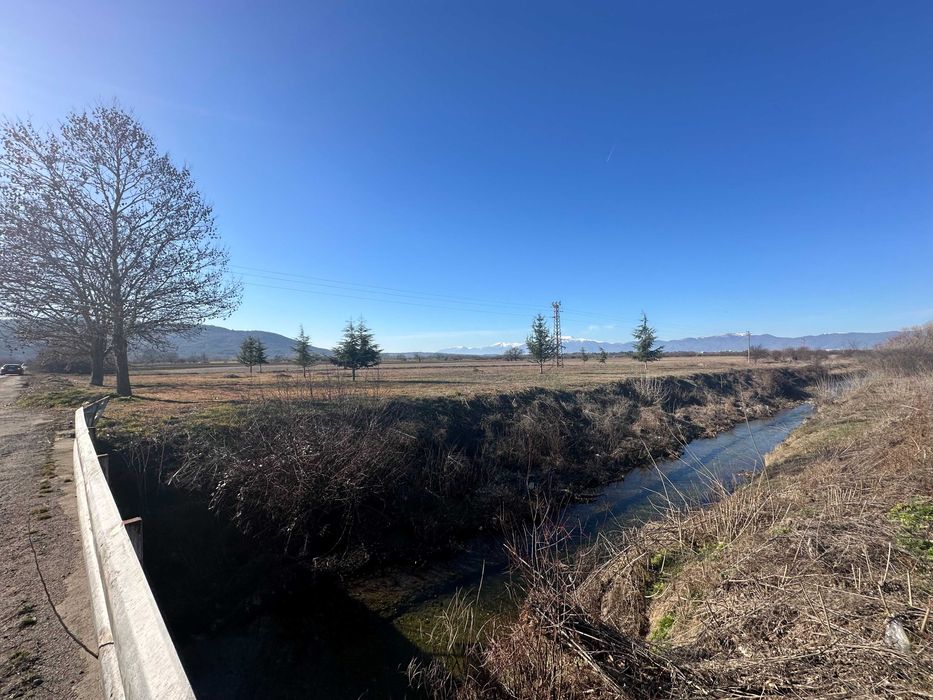 Парцел 4400кв.м с.Овощник до река 60м лице асфалтов път