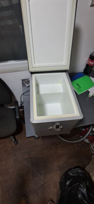 Vând frigider 12/24 v