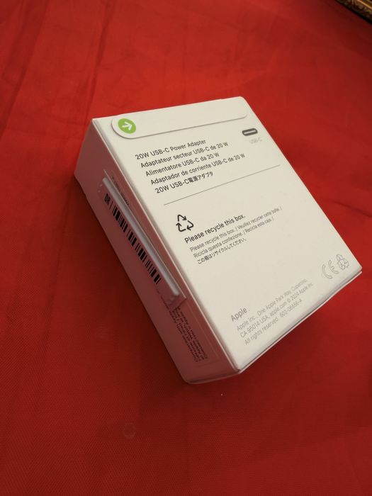 Адаптер новый не открытый оригинал(для Iphone)