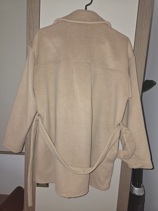 Palton dama de culoare crem