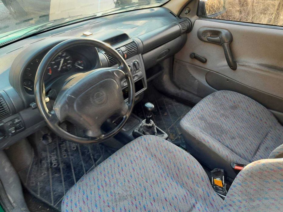 Опел Корса 1,4 mi, 96 г на части