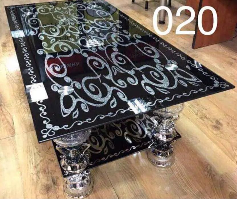 Холни маси чисто нови