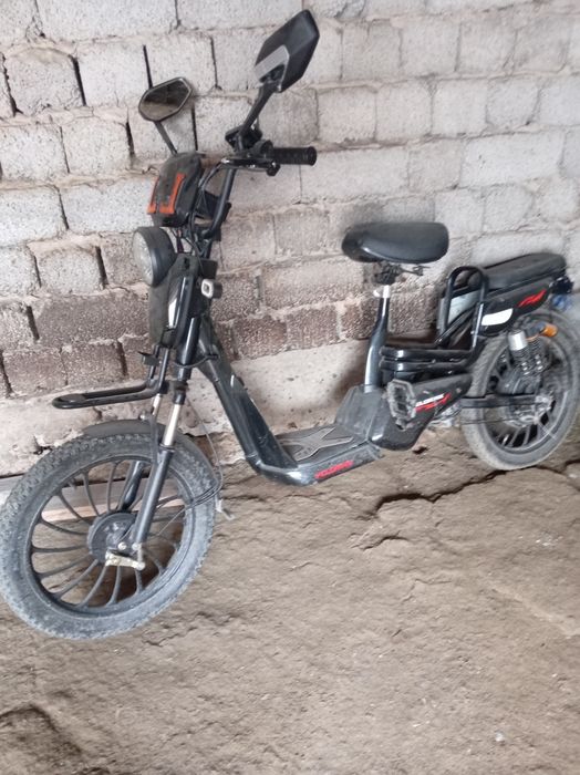 Elektroskuter yangidek