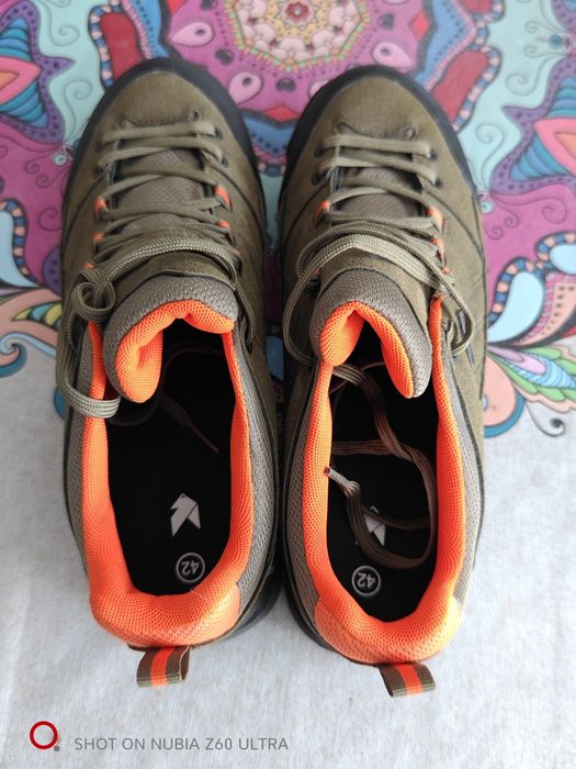 Vând pantofi tracking NorthPeak Nr 42 Noi