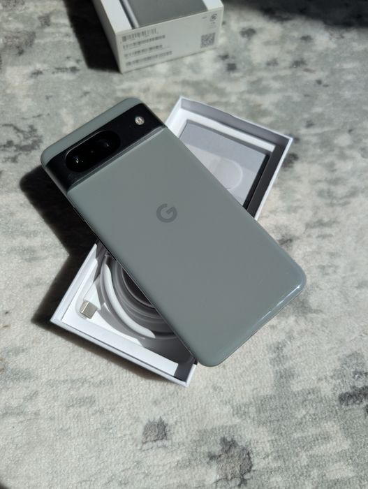Pixel 8 с полосой на экране