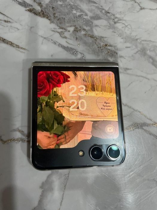 Самсунг Z Flip 5.  256 гб
