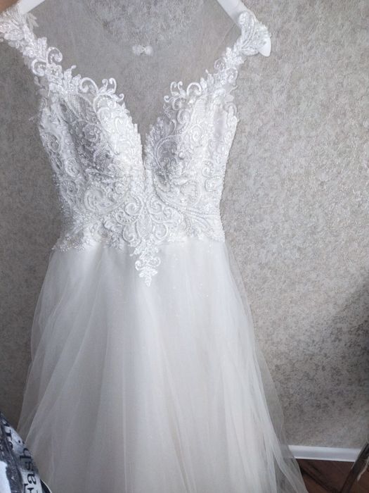 Изящное свадебное платье