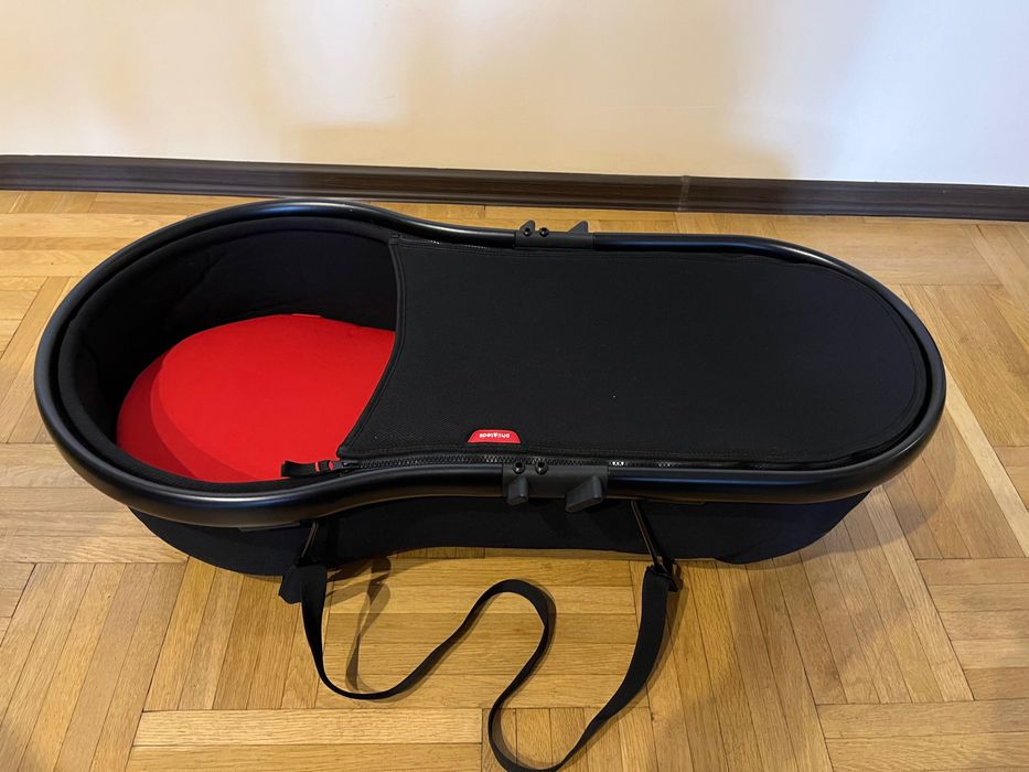 Кош за бебе със сенник