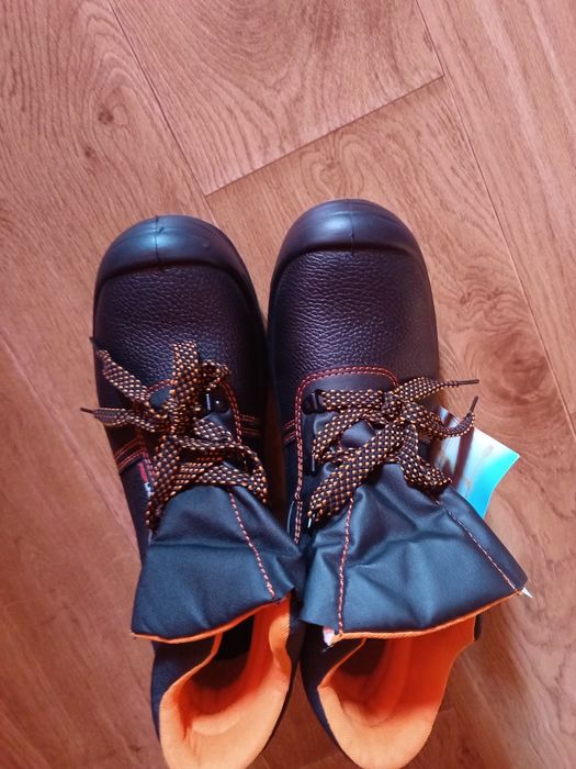 2 пары рабочих ботинок. р44 и 45