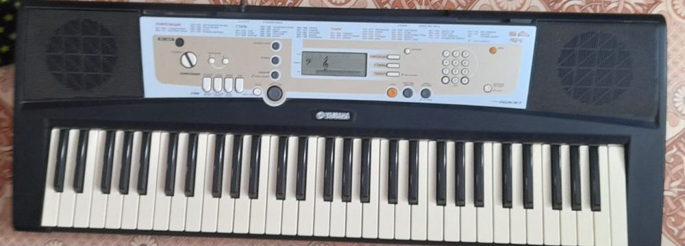 Синтезатор YAMAHA PSR-R200
