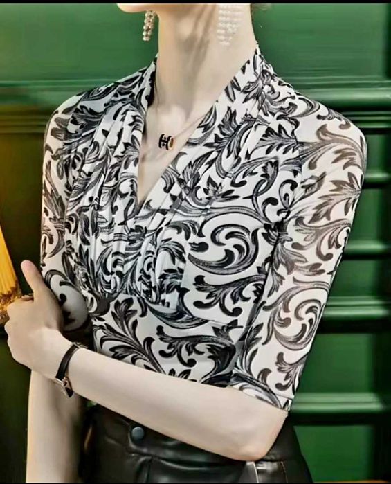 Дамска кокетна блуза  с 3/4 ръкав