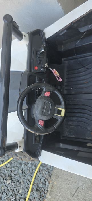 Masinuta electrica 4×4