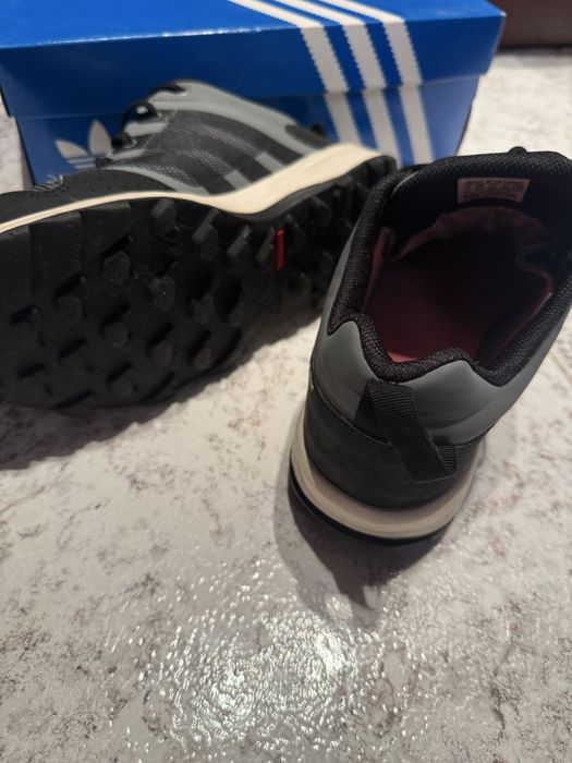 Зимни обувки Adidas