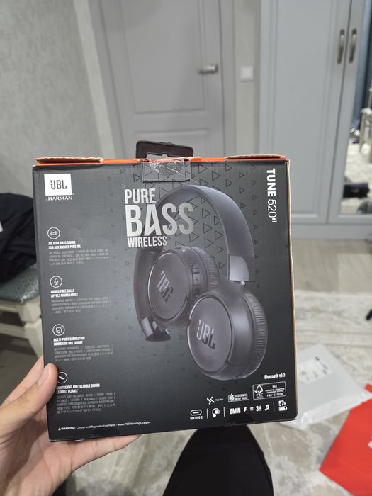 Продам наушники JBL TUNE 520BT