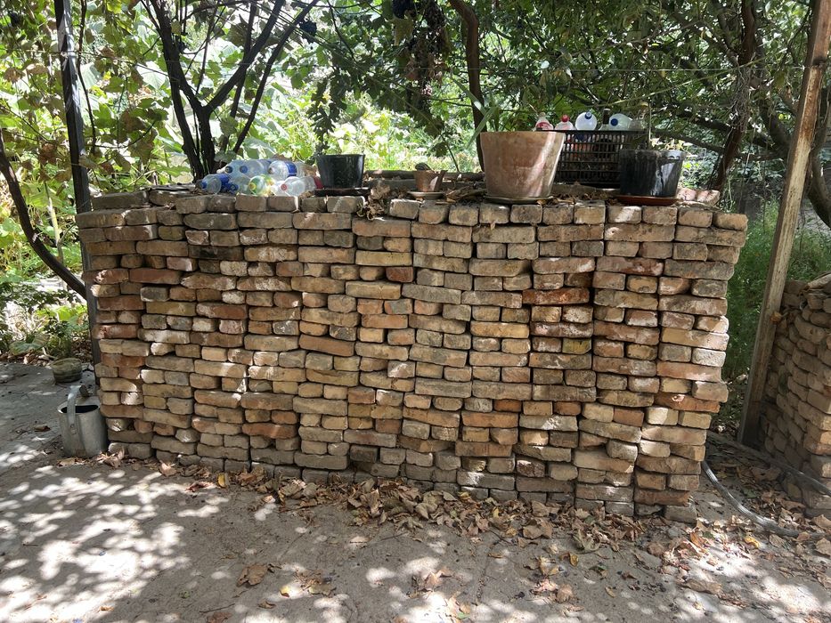 Продаётся Жонны кирпичиот.для строителства