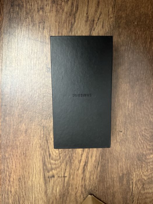 Пррдается каробка от Samsung S9