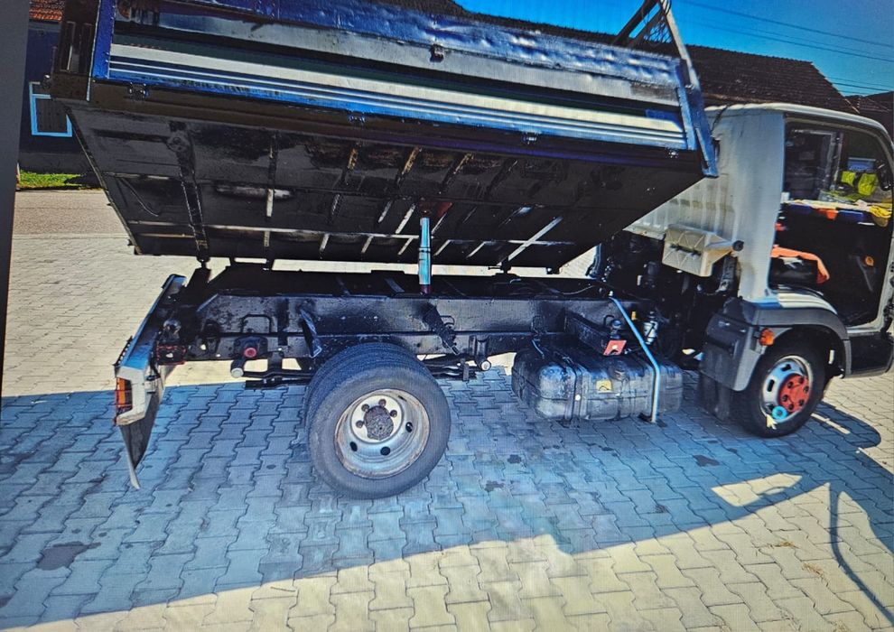 Vând Nissan cabstar