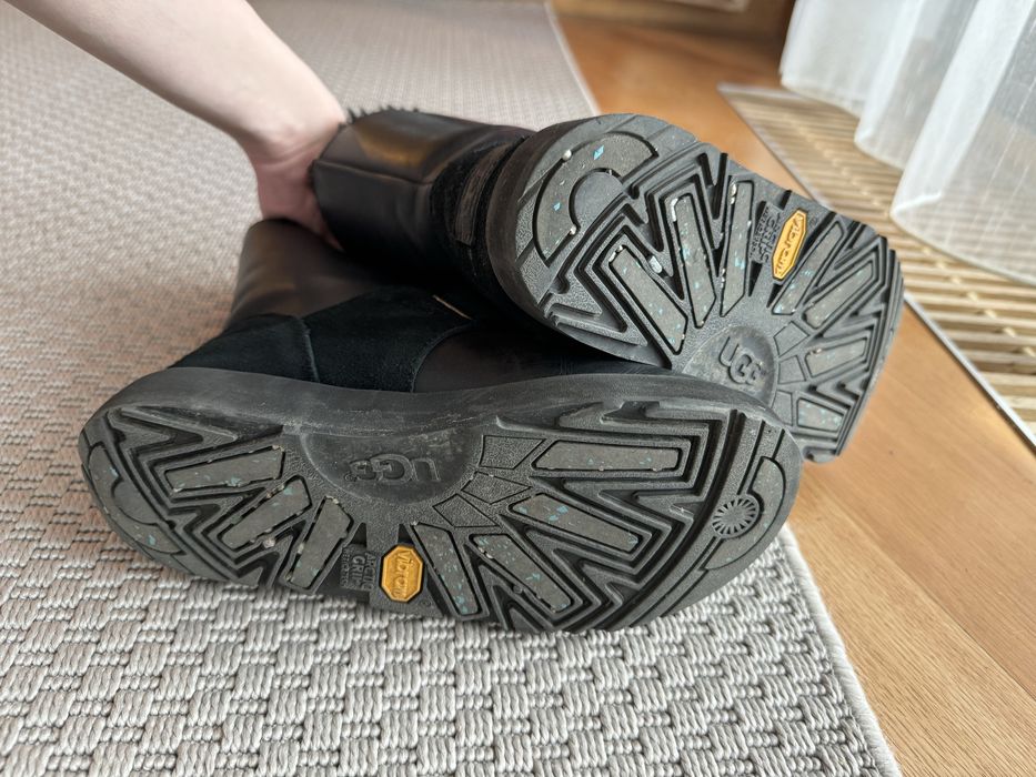 Cizme UGG din piele, detaliul imblanit detasabil, 36