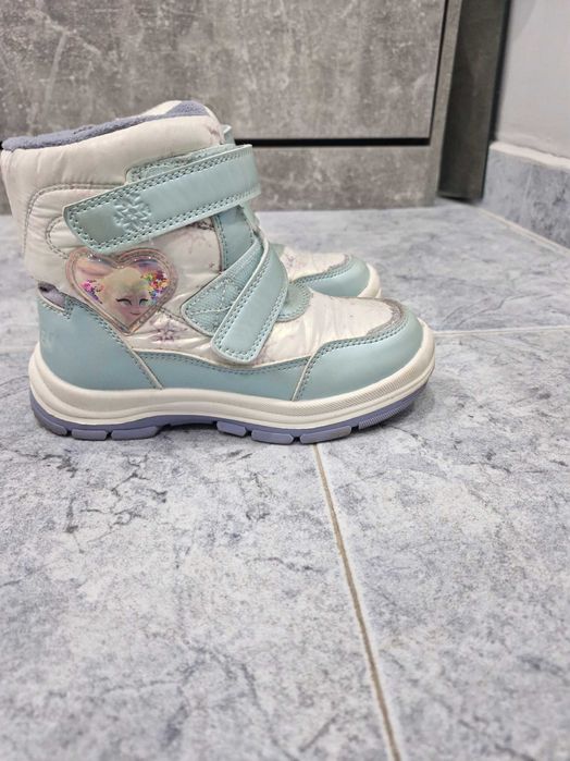 Елза и Яна много удобни малко носени 2 пъти обувани.