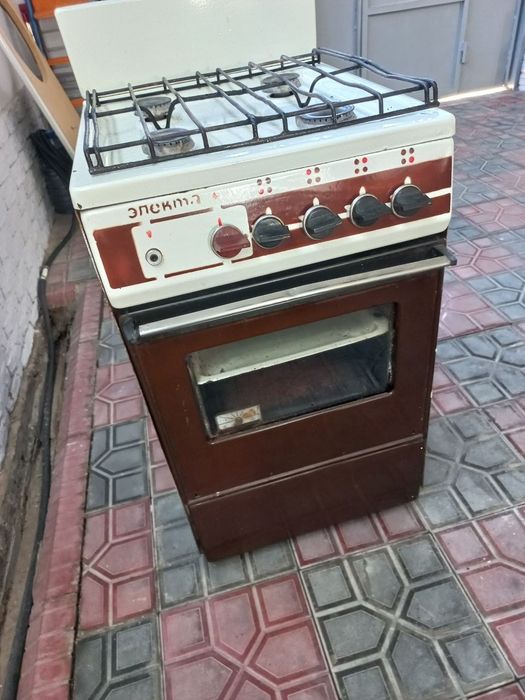 Газ плита с вытяжкой.