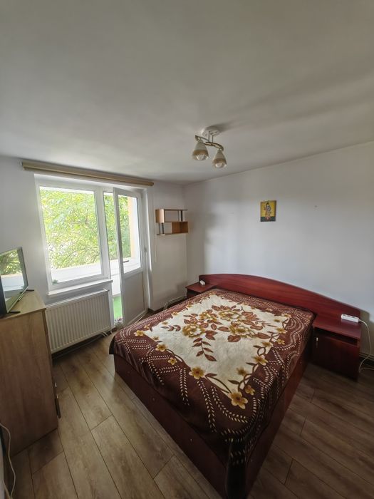 Apartament cu 2 camere de vânzare – zonă ultracentrală, renovat, Drăgășani