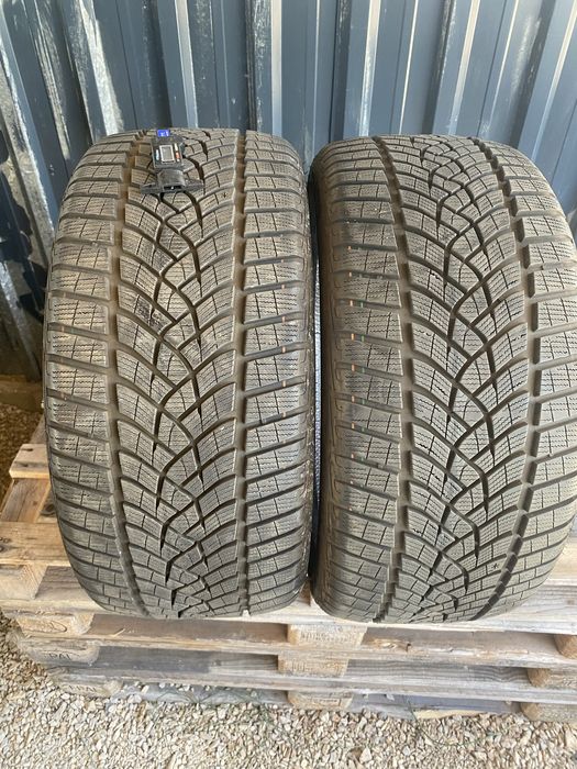 245/35/19  Goodyear Зимни