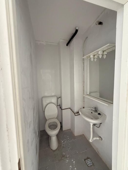 Garsoniera bradet, langa Castel