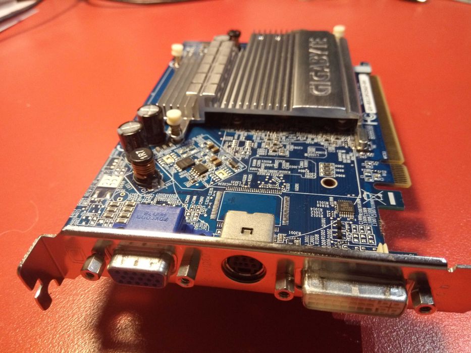 Gigabyte GV-RX13P256D-RH