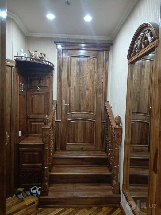 продается 4 комнатная квартира 1 этаж 100 кв. метров в центре города