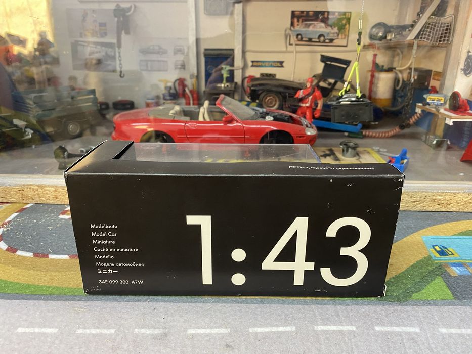 VOLKSWAGEN  PASSAT machetă auto scara 1:43 (11cm) Dealer Edition