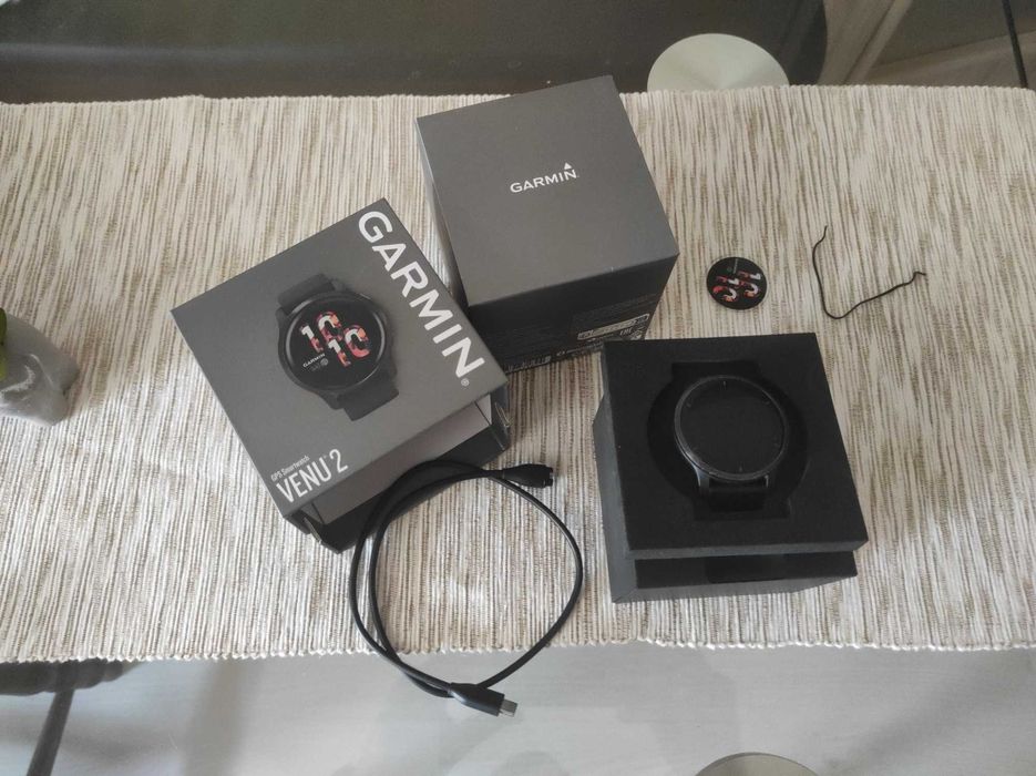 Продавам Garmin VENU 2