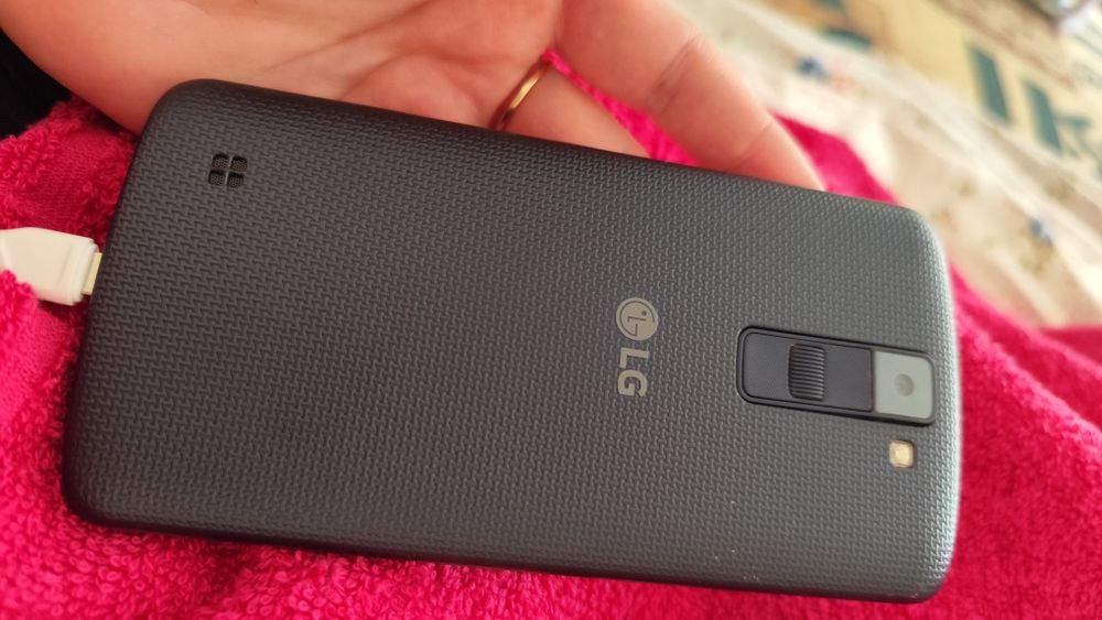 Телефон продаю хороший