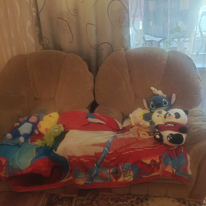 Диван+2 кресла даром