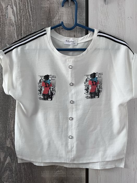 Лёгкая белая футболка на лето