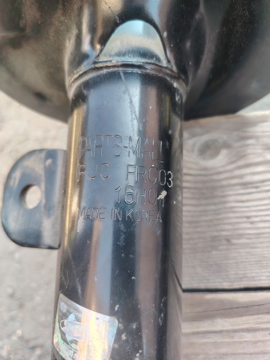 Продам передние амортизаторы для Шевроле Каптива