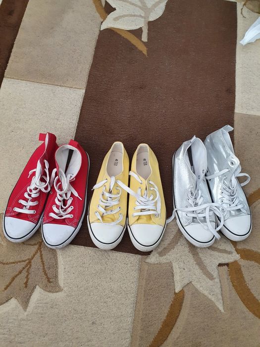 Vand 3 perechi tenesi Tex nr 40 purtati de cateva ori.